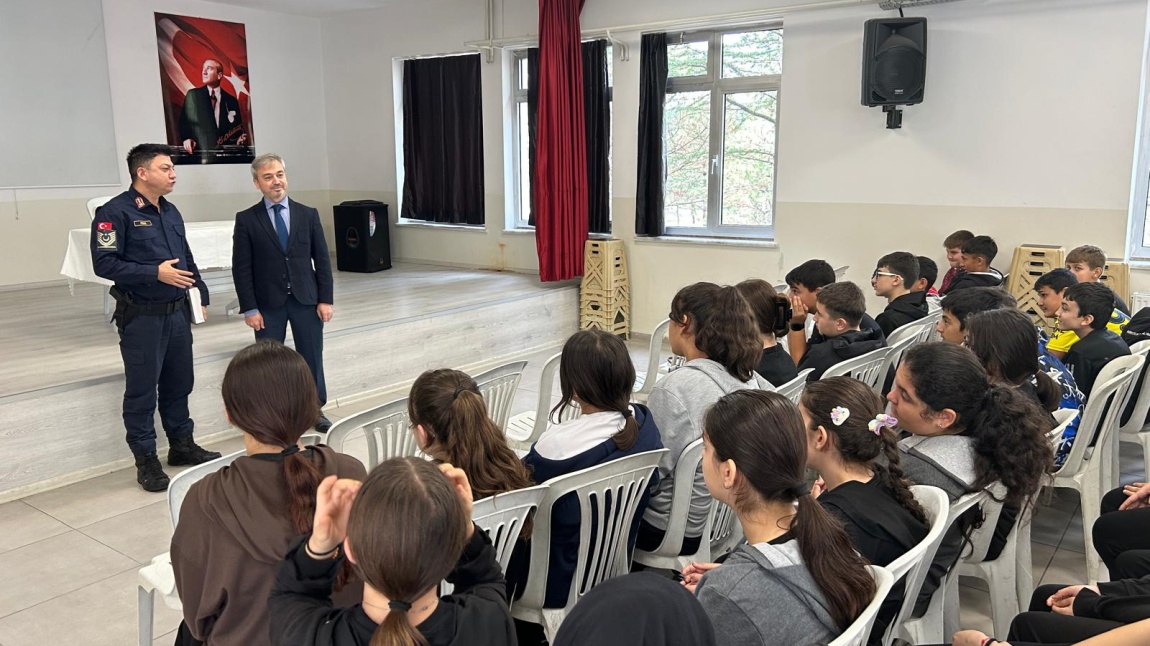 8. Sınıf Öğrencilerimize Yönelik Kariyer Günleri Düzenlendi.